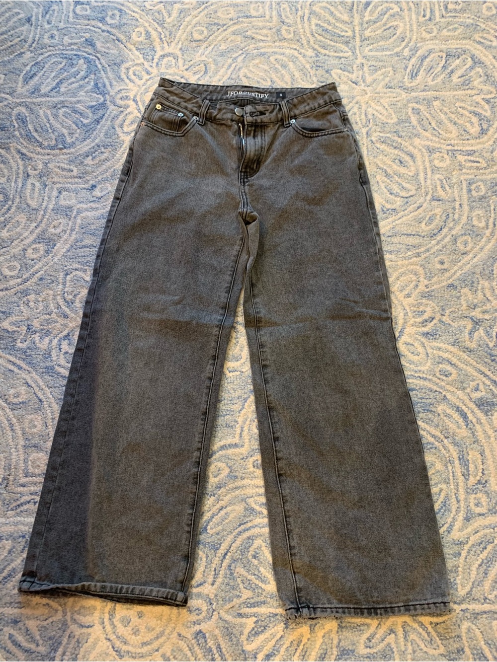 J for Justify woman’s small jeans.